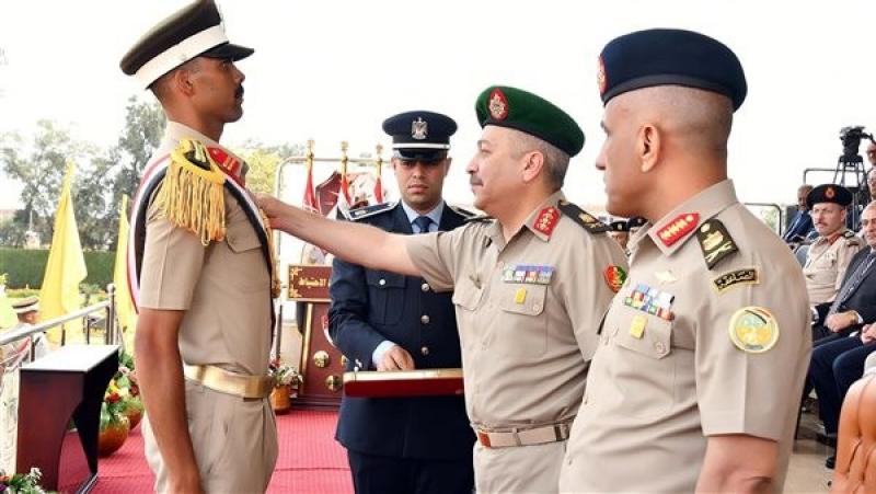 القوات المسلحة تحتفل بتخريج الدفعة 165 من كلية الضباط الاحتياط