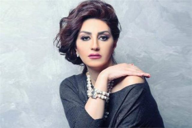 الفنانة وفاء عامر