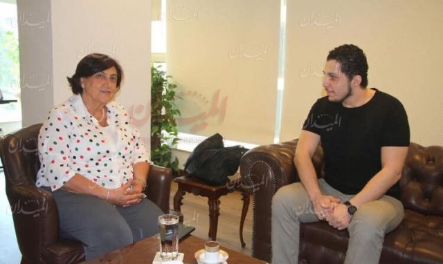 محرر الميدان مع رئيس منظمة المرأة العربية