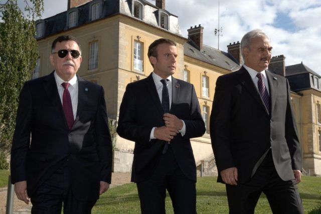 الرئيس الفرنسي إيمانويل ماكرون يتوسط بين فايز السراج والمشير خليفة حفتر