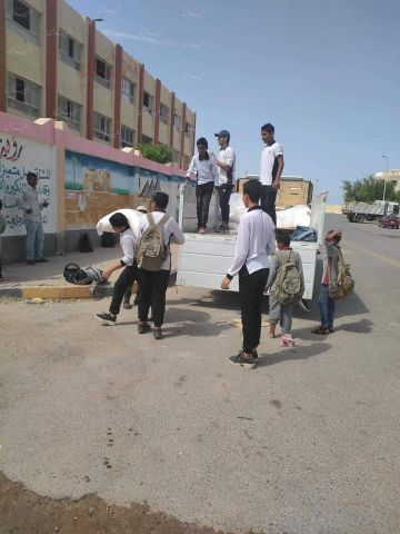 طلاب المدرسه