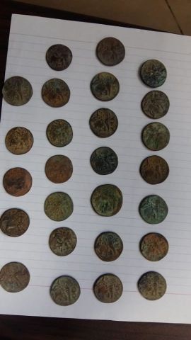 بعض العملات الأثرية التى تم ضبطها