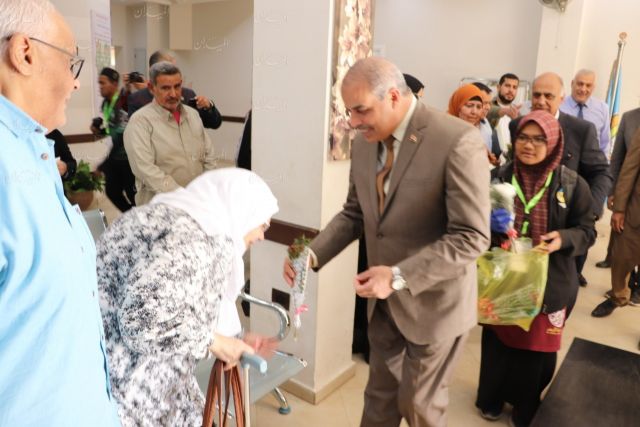 رئيس جامعة الأزهر أثناء جولته بمركز القلب