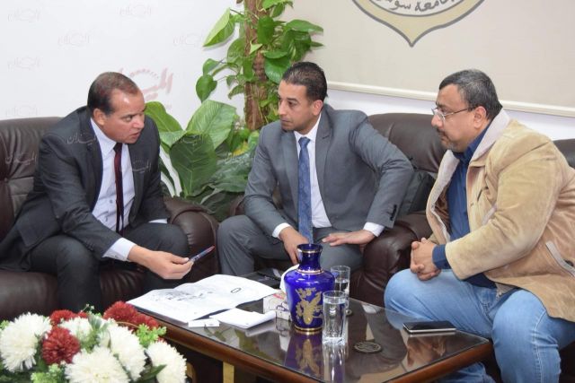 اجتماع رئيس جامعة سوهاج مع وفد المصرية للاتصالات