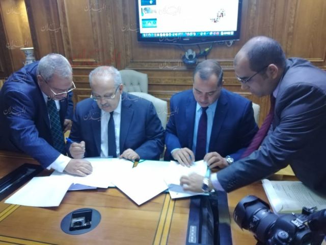 توقيع اتفاقية التعاون بين الجامعتين.