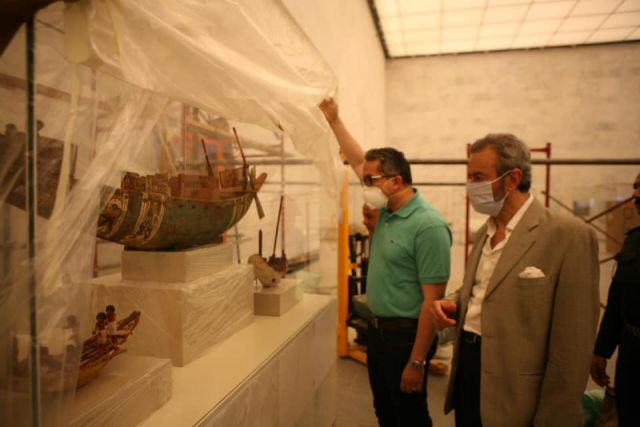 جانب من جولة د.خالد العنانى وزير الآثار فى متحف الحضارة بالفسطاط