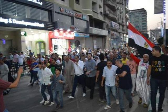 األاف المصريين يحتفلون بذكرةى نصر اكتوبر