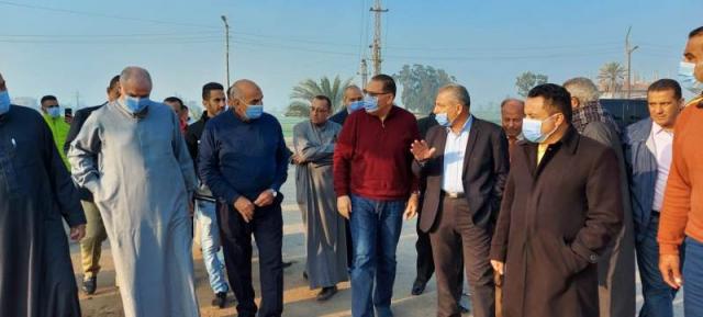 محافظ الشرقية يتفقد كوبرى العباسة