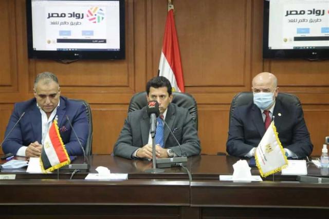 اشرف صبحي يشهد توقيع بروتوكول تعاون بين الوزارة وأكاديمية السادات