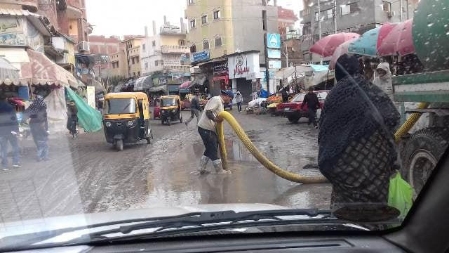 رفع مياه الأمطار من الشوارع