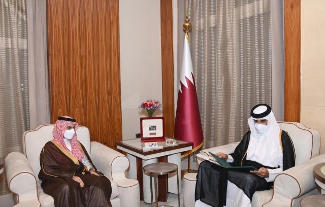 امير قطر ووزير الخارجية السعودي