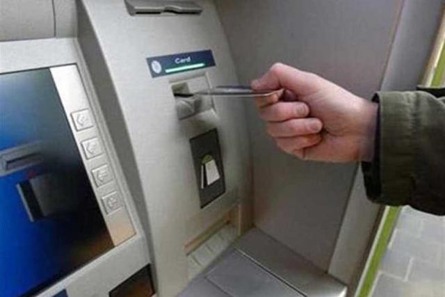 رسوم السحب وأستعلام علي ماكينات ATM
