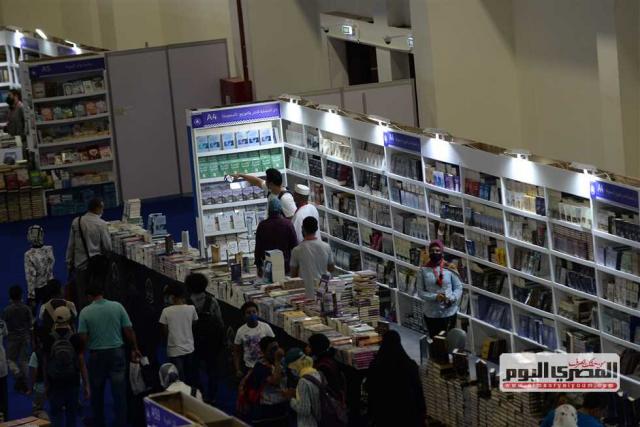 فعاليات ثاني أيام معرض القاهرة الدولي للكتاب في دورته الـ 52