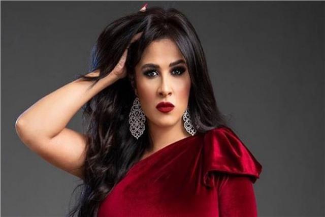 الفنانة ياسمين عبد العزيز