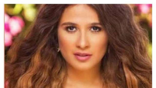 الفنانة ياسيمن عبدالعزيز