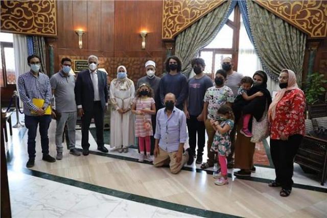 عائلة أمريكية جاءت إلى مصر للدراسة في مدرسة الإمام الطيب