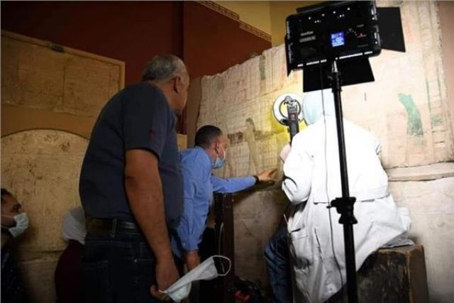 الامين العام لمجلس الأعلي للآثار يتنفقد القطع الأثرية في متحف التحرير 