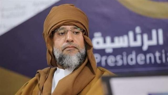 سيف الاسلام القذافي خلال تقديم اوراق ترشحه للانتخابات