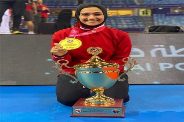 فوز طالبة بجامعة القاهرة بالمركز الأول في بطولة العالم للكارتيه (كوميتيه)