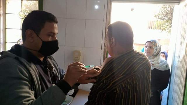 تطعيم المواطنين لقاح فيروس كورونا