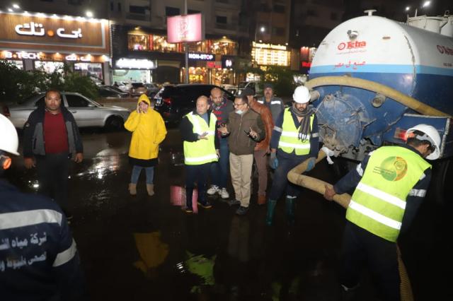 جانب اعمال شفط مياة الأمطار