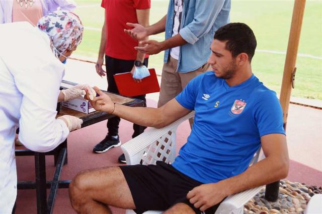 رامي ربيعة لاعب الاهلي يجري تحليل دم بدلا من المسحة - صورة أرشيفية