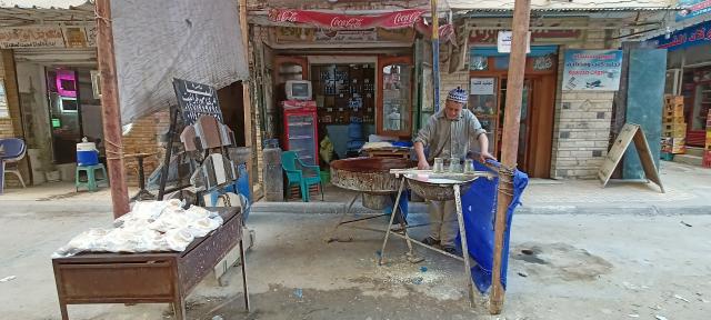 «عم حوده» اقدم صانعي «كنافة و قطايف» من أكثر من 50 عام بالإسكندرية