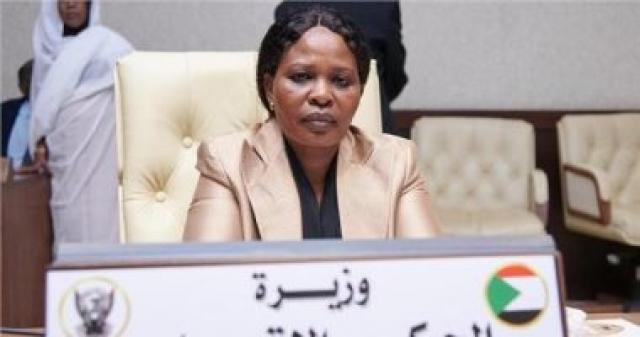 بثينة دينار وزيرة الحكم الاتحادى السودانية