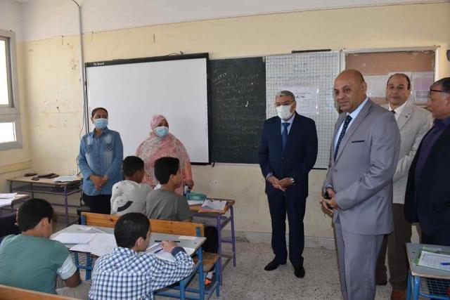 محافظ المنيا يتابع امتحانات نهاية العام