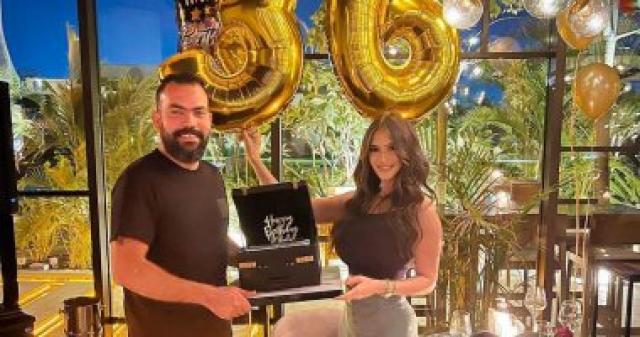 خالد عليش يحتفل بعيد ميلاده مع زوجته