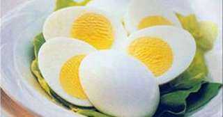 طبيب بيطرى ينصح بعدم سلق البيض لمدة أكثر من 12 دقيقة.. تعرف على السبب