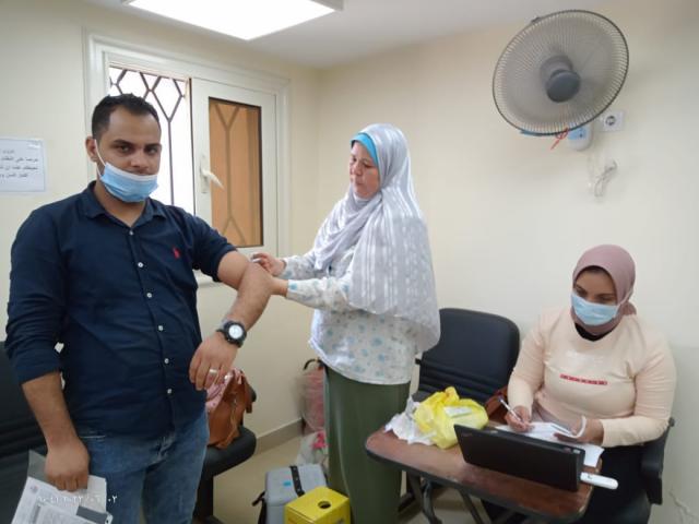 قافلة طبية لتطعيم المواطنين ضد فيروس كورونا بمركز تموين طوسون بالاسكندرية
