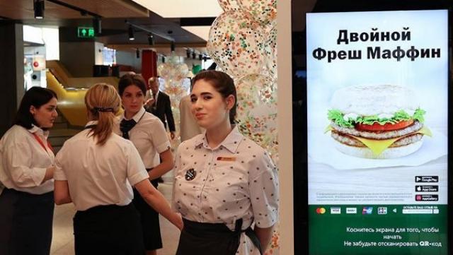 سياسة  إعادة فتح مطاعم ماكدونالدز في روسيا تحت اسم فكوسنو إي توتشكا