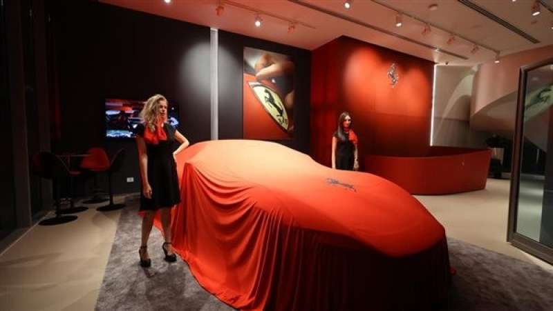 افتتاح أول صالة عرض لبيع سيارات فيراري في مصر