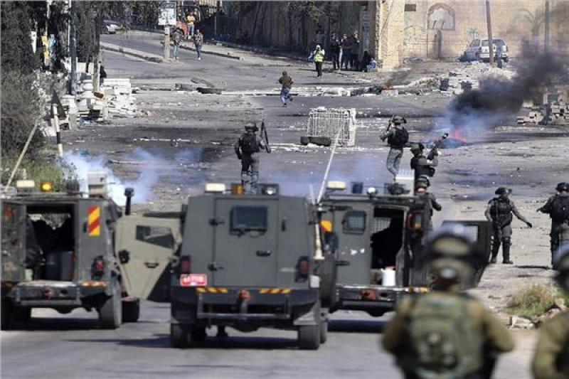 إصابة 22 فلسطينيا بينهم أطفال خلال مواجهات مع الجيش الإسرائيلي في نابلس