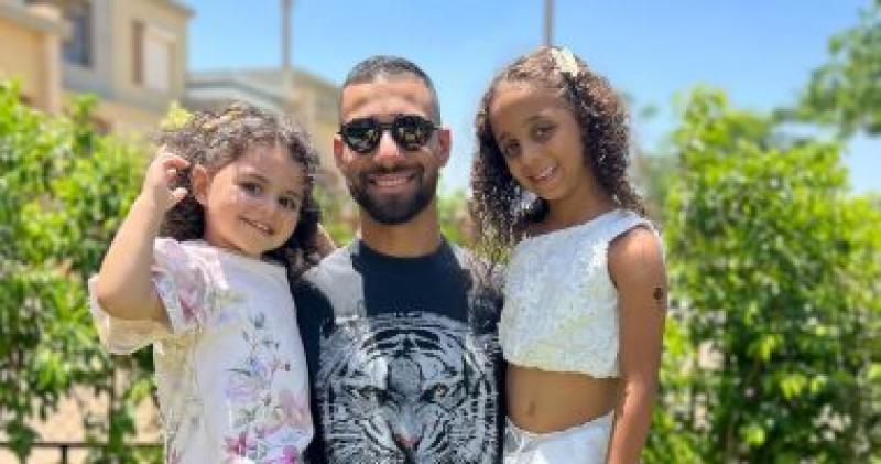 عمرو السولية مع ابناءه