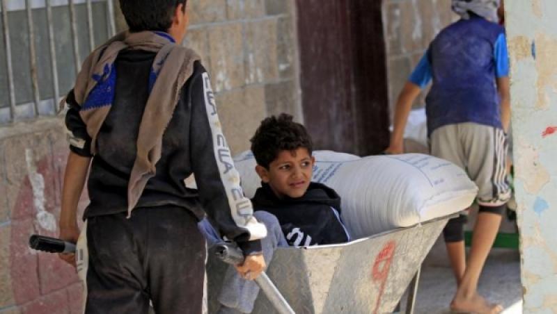 [ الأمم المتحدة: قد ترتفع الاحتياجات الإنسانية في اليمن بشكل حاد في الأسابيع والأشهر المقبلة/ فرانس برس ]
