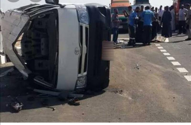 انقلاب مكروباص بطريق الصالحية
