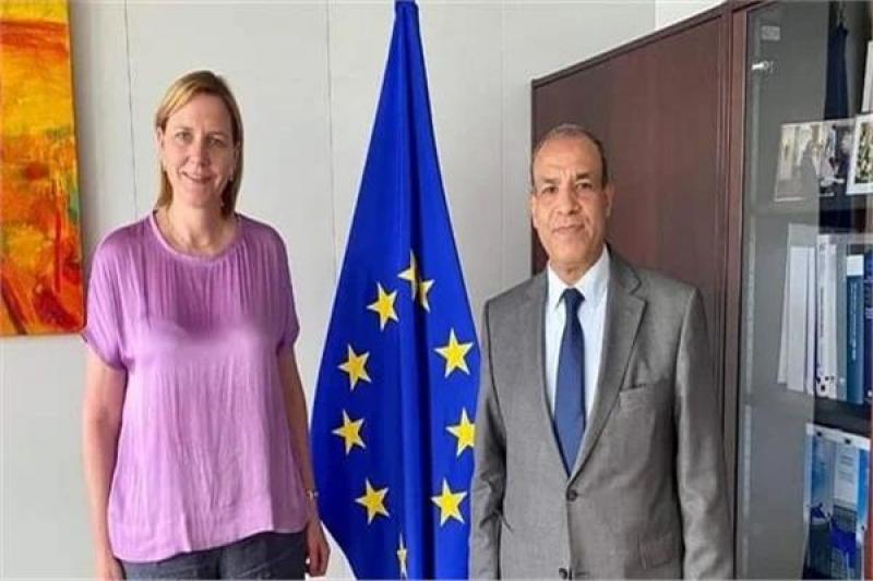 سفير مصر لدى الاتحاد الأوروبي الدكتور بدر عبد العاطي وسكرتيرة المفوضية الأوروبية إيلزي جوهانسون