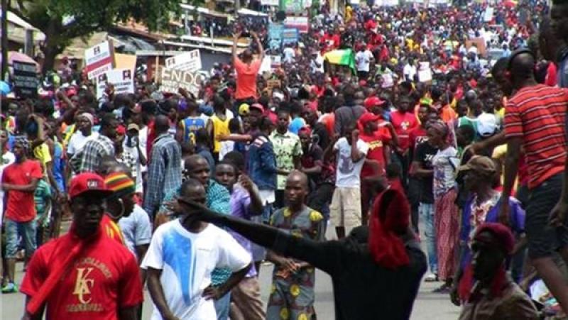 مصرع 5 محتجين في مظاهرات مناهضة للسلطة العسكرية في غينيا  