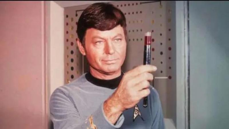 ديفورست كيلي في مشهد من مسلسل «Star Trek»