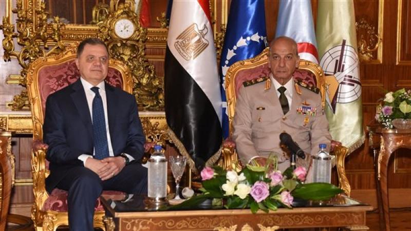 وزير الداخلية يقدم التهنئة للقائد العام للقوات المسلحة