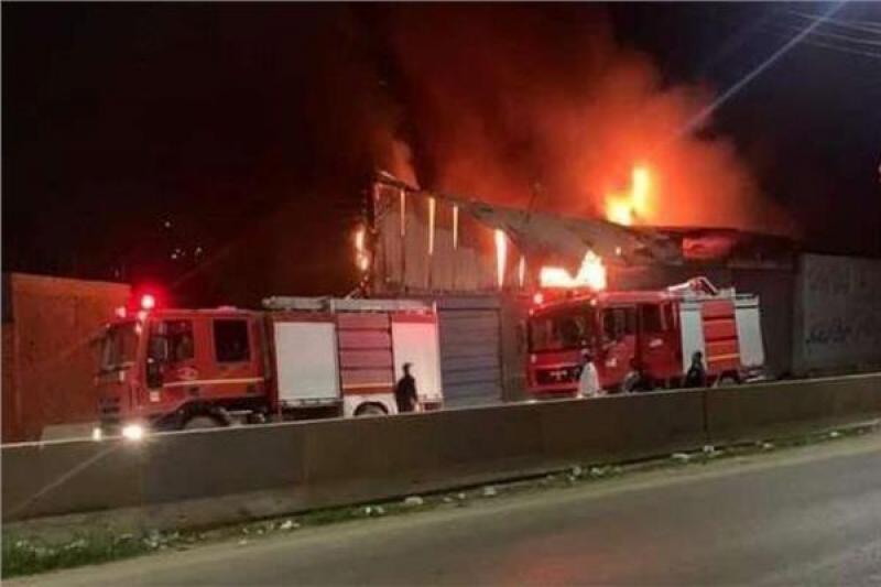 السيطرة على حريق مخزن زيوت بقرية في أسيوط