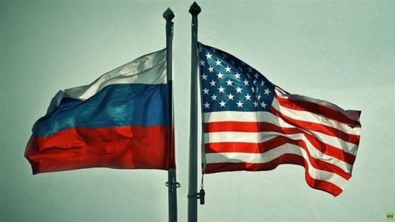  علما روسيا وأمريكا