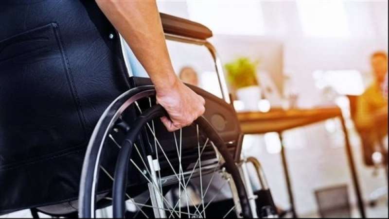 ذوي الإعاقة والأقزام