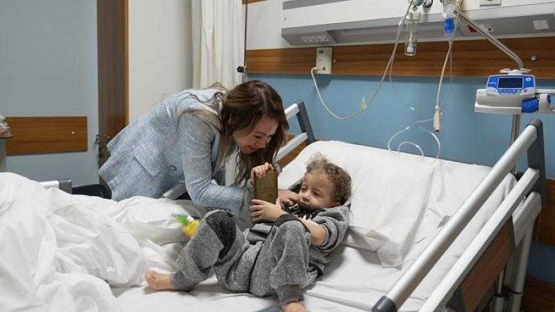 كل طفل لمس قلبي.. الإعلامية أسما إبراهيم تزور مستشفى الناس للأطفال