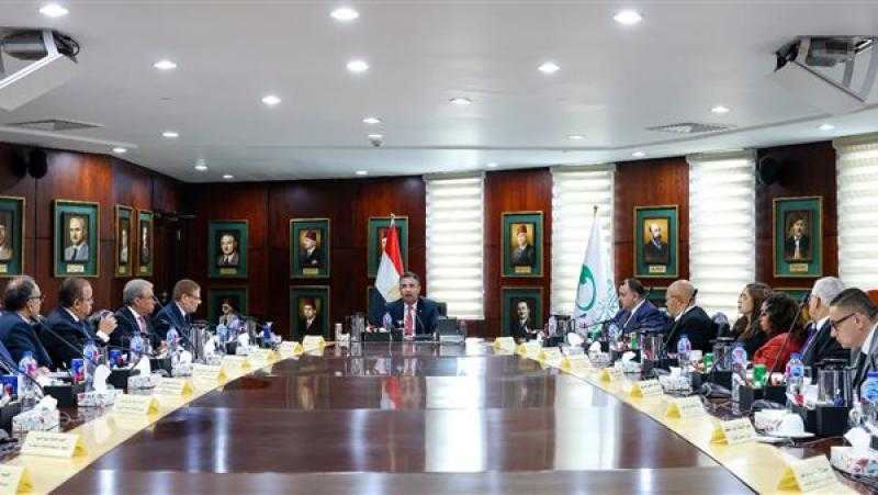 رئيس ”البريد” يعلن تطوير 3700 مكتب بالمحافظات