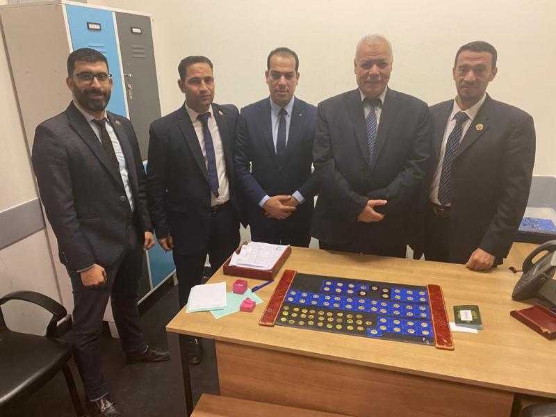 بالصور .. ضبط راكب أجنبي اخفي 87  جنيه ذهب داخل حقائبة