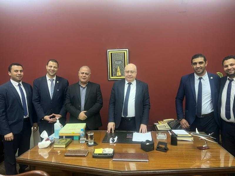 بالصور .. ضبط  5 ركاب اخفوا سبائك ذهبية علي أجسادهم وداخل أجهزة وعلي شكل ”فيزا كارت”