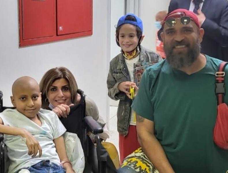 صناع فيلم ”ساعة إجابة” يشاركون أطفال 57357 في عرض خاص بمسرح المستشفى